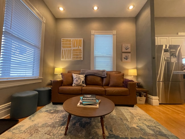 Photo - 832 Caledonia St