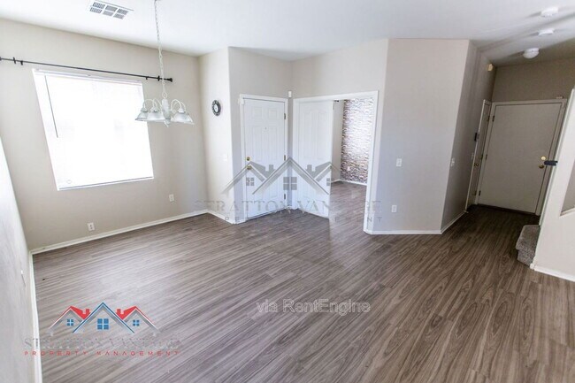 Photo - 2185 N Mosley Dr