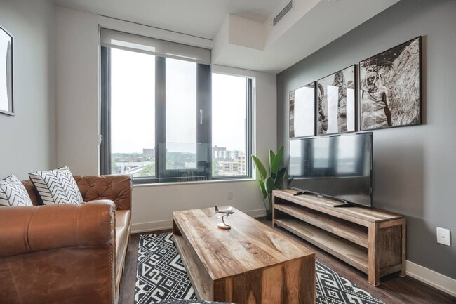 Building Photo - 6570 Glen Erin Dr