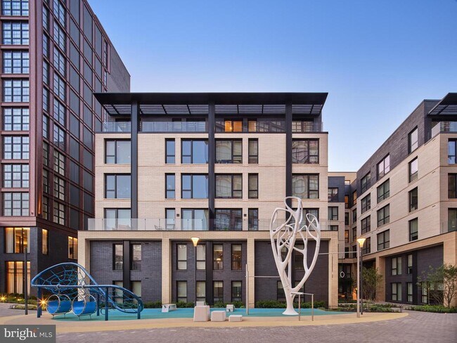 Building Photo - 1099 Germantown Ave Unit T Rental