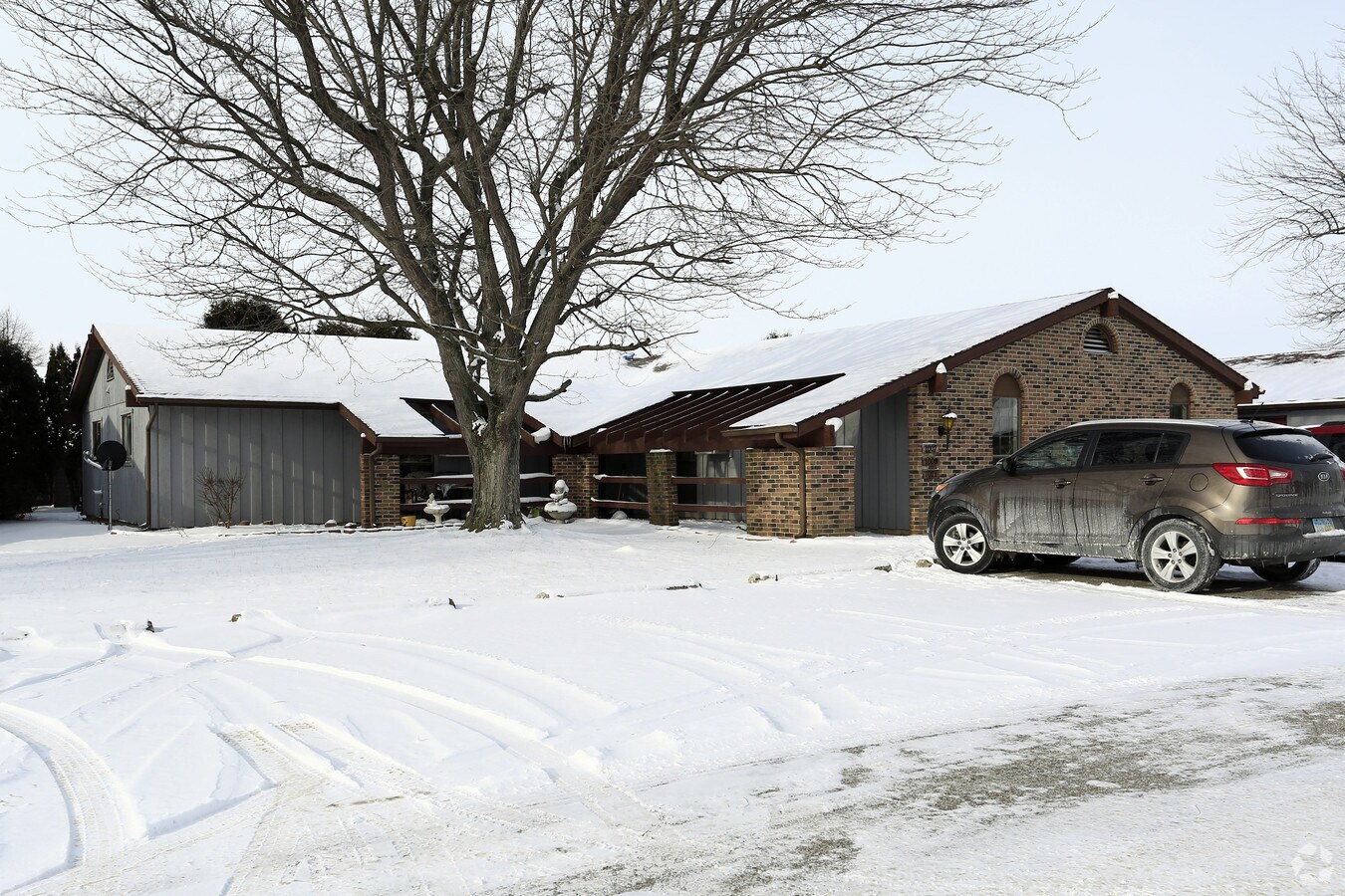 Plymouth Village Apartments - Plymouth Village Apartments