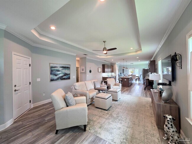 Photo - 706 Upper Heron Way