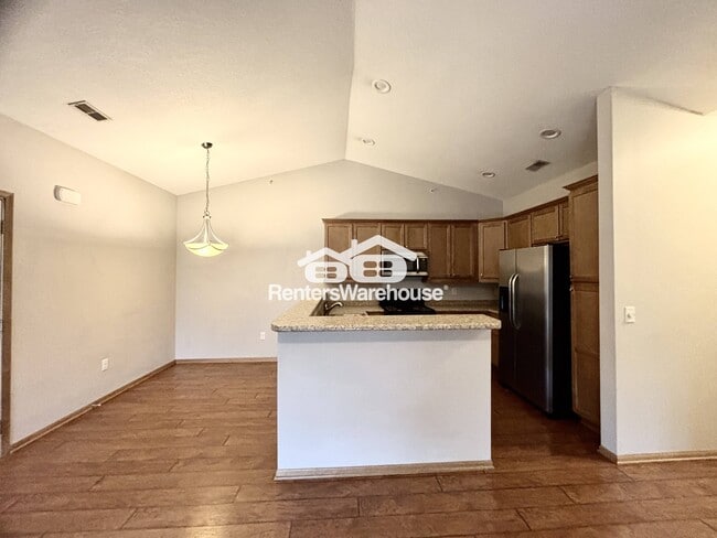 Photo - 2000 Meadow Ct