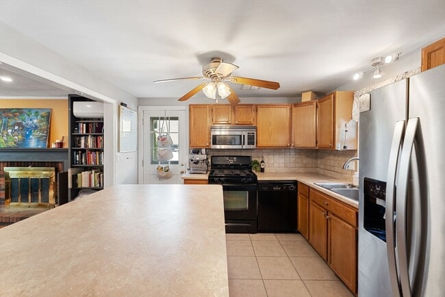 Photo - 203 Linwood St