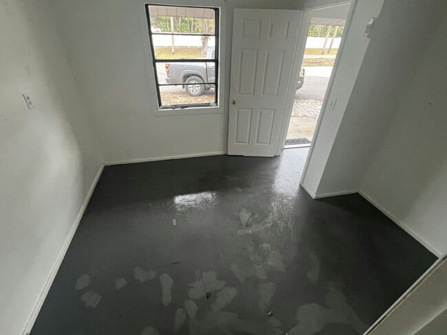 Photo - 14035 W River Rd