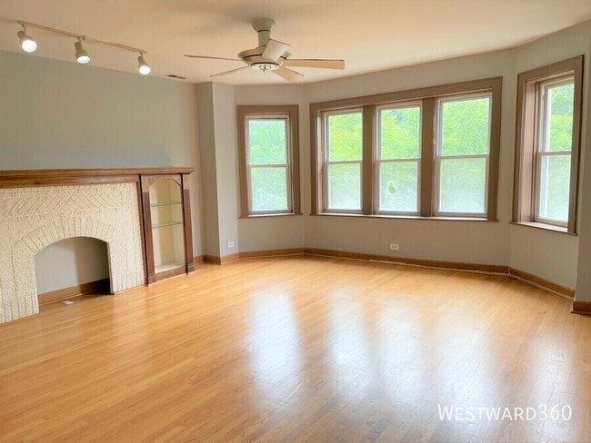 3722 W Wilson Ave Unit 2E