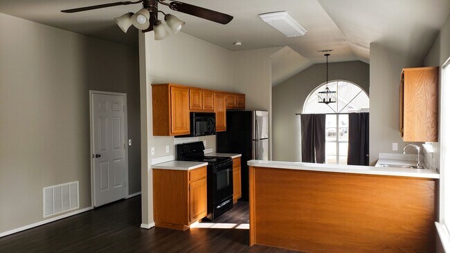 Photo - Great 4 Bedroom 2 Bath home and fenced yard!!!