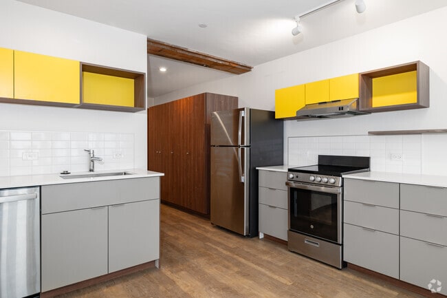 Studio, 1BA - 385SF