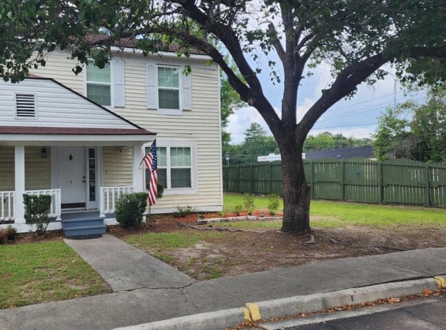 Photo - 912 Pineland Ave Unit 1
