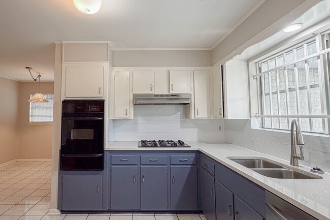 Photo - 8303 Edgemoor Dr