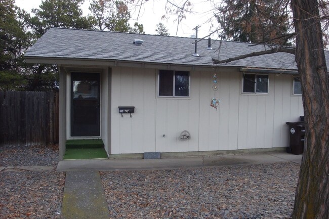 Building Photo - 234/244 11th Unit 234