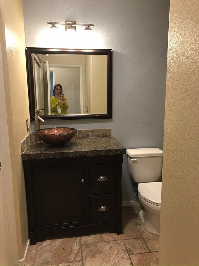 Photo - 3 Bedroom 2 Bathroom Home In Southwest Visalia with a Pool and SOLAR!