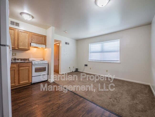 Photo - 1115 N College Dr