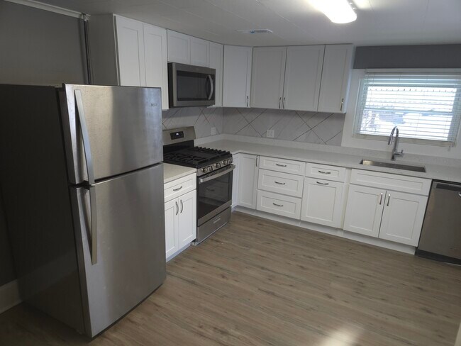 Photo - 10906 N Woodstock St Unit B