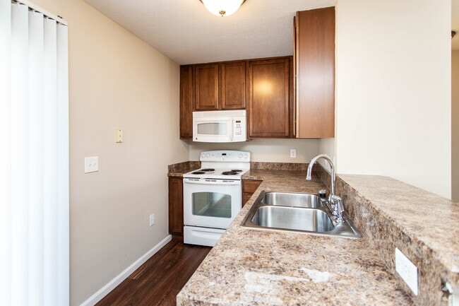 1BR, 1.5BA - 1,140 SF - Oxford