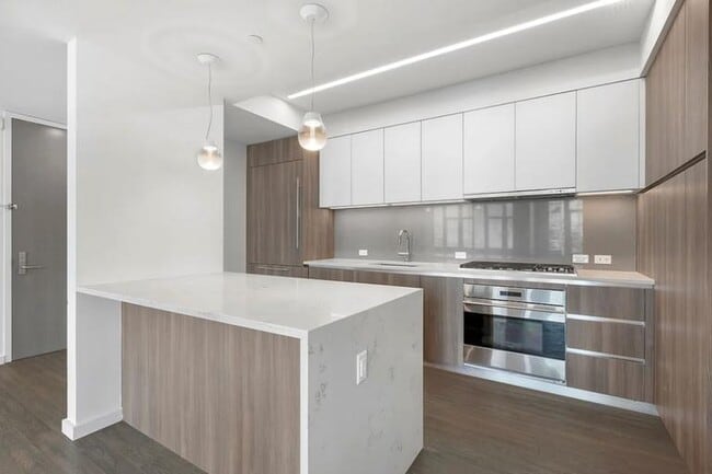 245 E 34th St Unit 1222