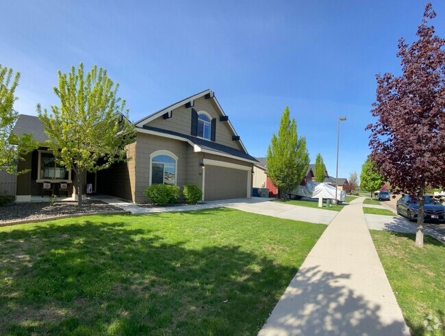 Building Photo - Beautiful Middleton Home