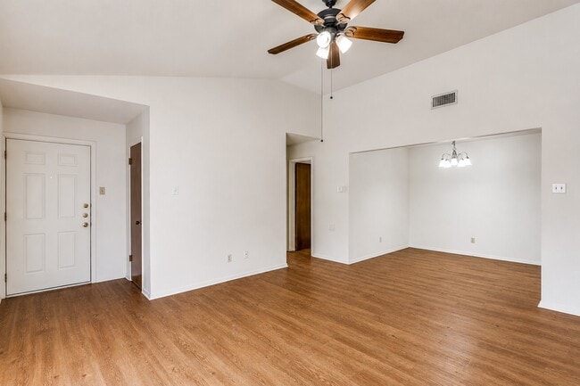Photo - 1140 Jameson St