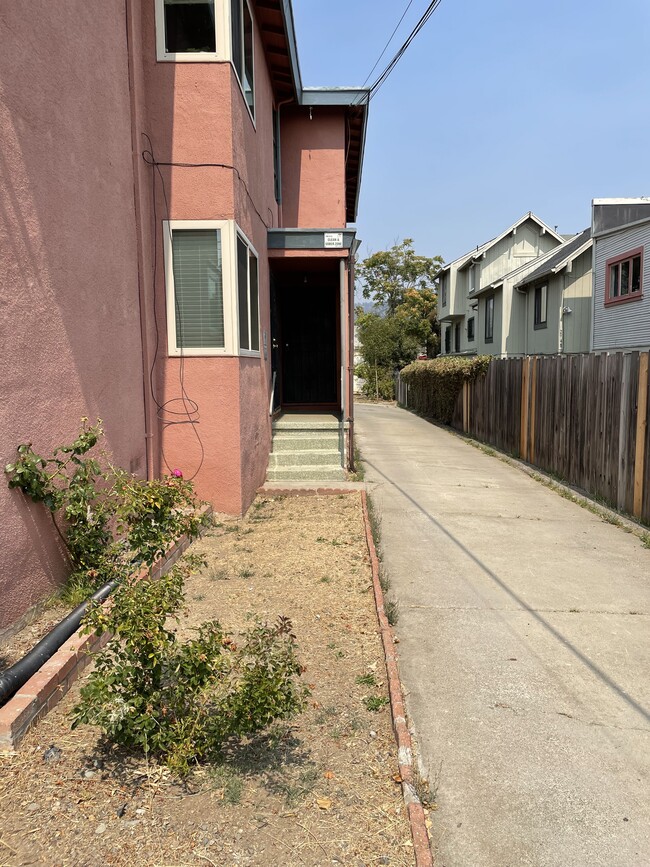 Front Stoop - 2934 Brookdale Ave Unit 2934