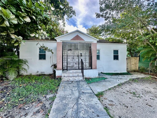 Building Photo - 1250 NW 43rd St Rental