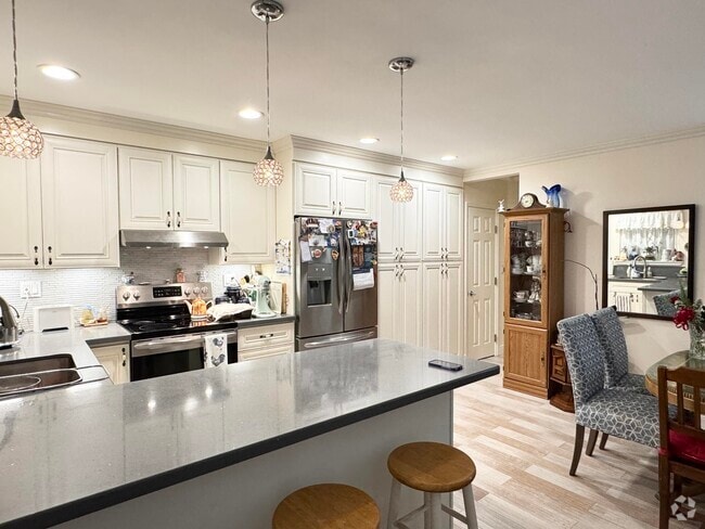 Building Photo - 4056 Lake Osborne Dr Unit 11 Rental