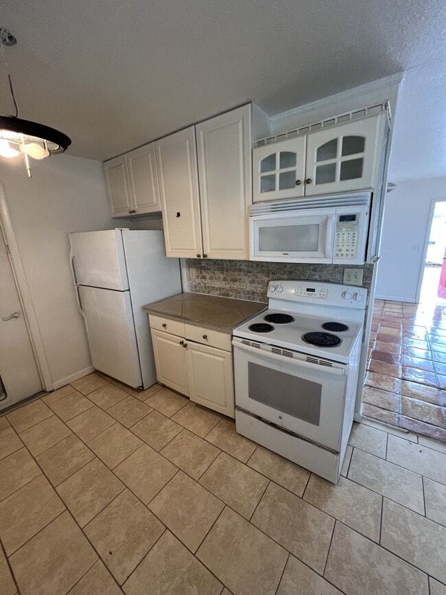 Photo - Annual Rental ** Newly Updated 2 Bed / 1.5...