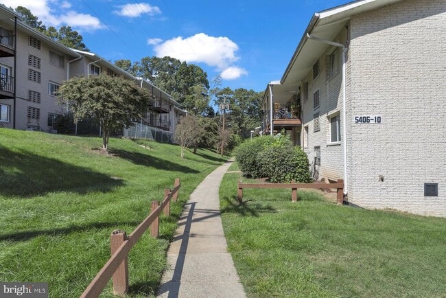 Building Photo - 5410 85th Ave Unit 104