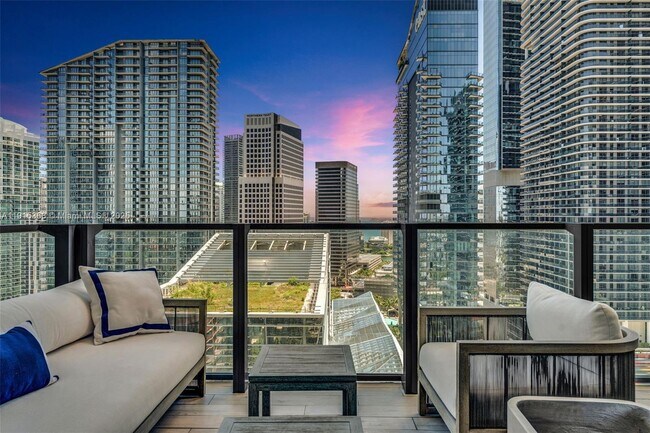 Photo - 88 SW 7th St Unidad 2107