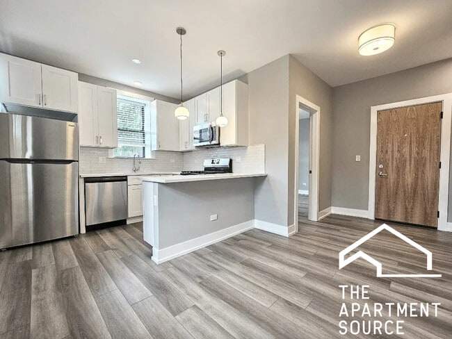 Building Photo - 3939 N Janssen Ave Unit 2S Rental