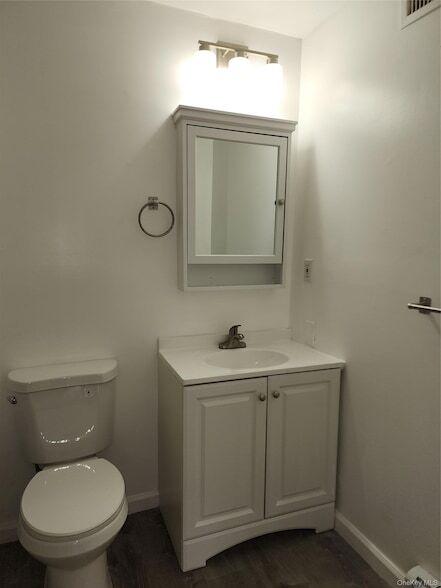 Photo - 401 Rhodes Ln