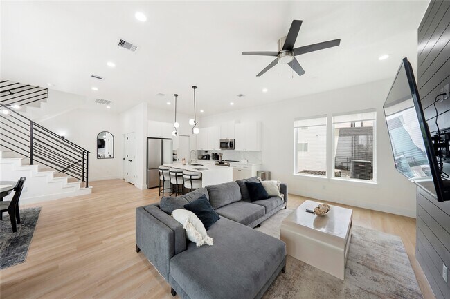 Photo - 3010 Delano St