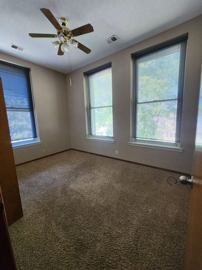 Photo - Lincoln School Apartments