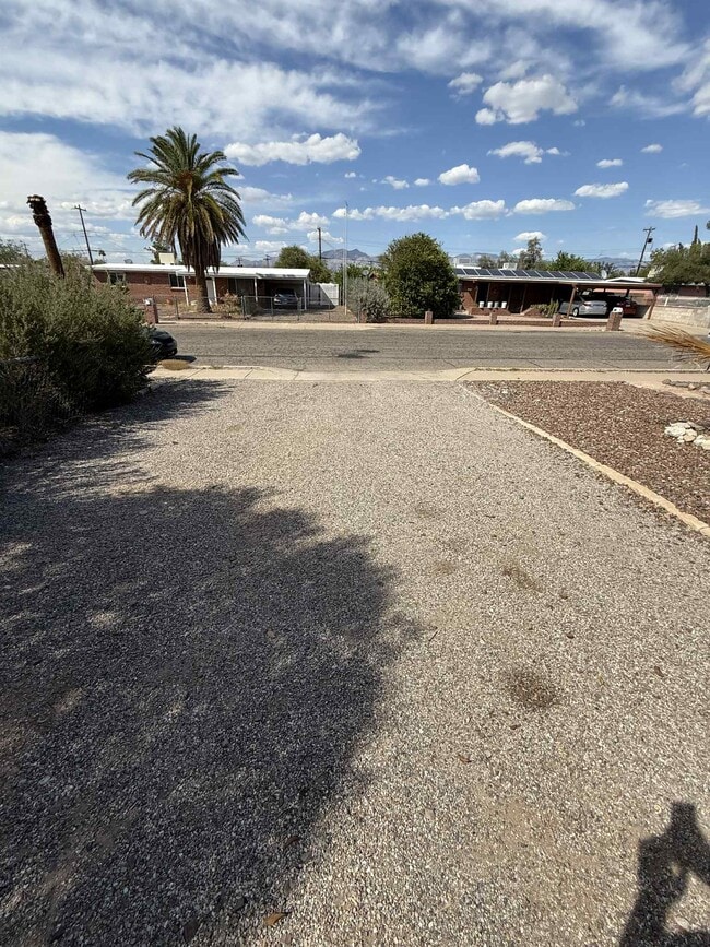 Photo - 4832 E 24th St