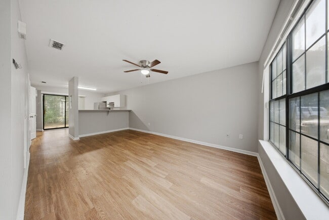 Photo - 2 bedroom x 2.5 bathroom! Great Location and Price! Guest Bathroom! Unit 10