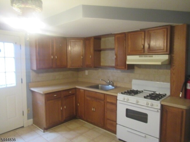 Photo - 137 Thompson Ave