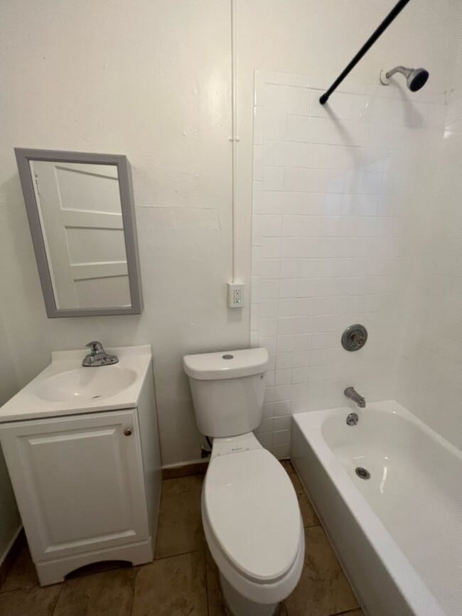 Photo - 1817 1/2 East Vernon Avenue