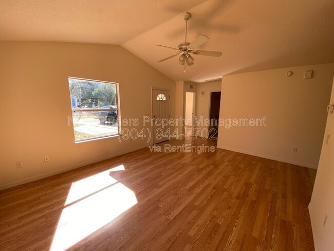 Photo - 908 Helen St