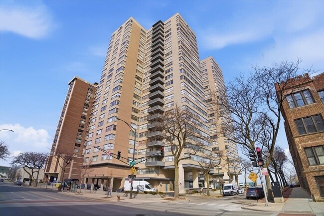 Building Photo - 6301 N Sheridan Rd Unit 3M