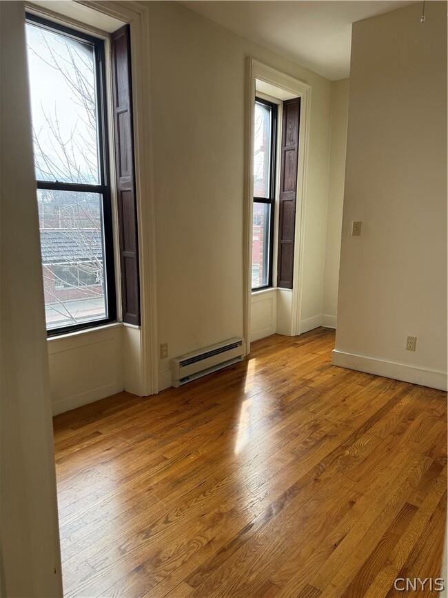 Photo - 137 S Peterboro St