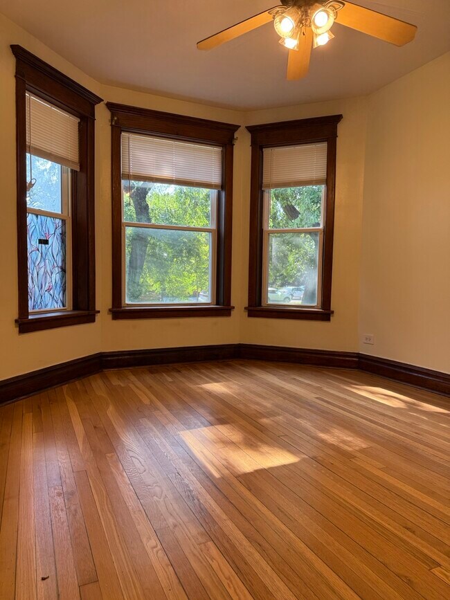 Photo - 2228 S Marshall Blvd Unidad #1