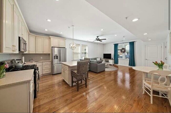 Photo - 37 Coffey St Unit 2
