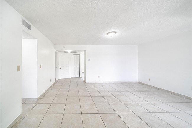 Photo - 1000 Constitution Dr