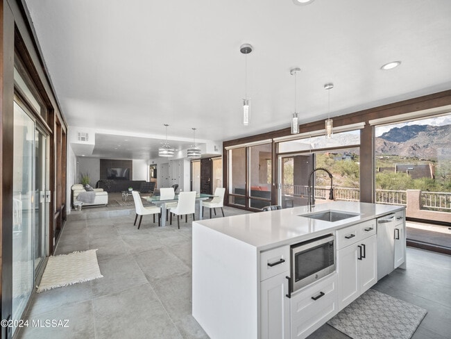 5798 E Paseo Cimarron
