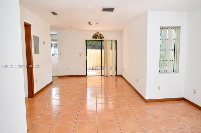 Photo - 2934 Whitehead St