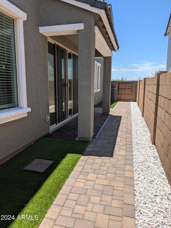 2207 W Paso Trl