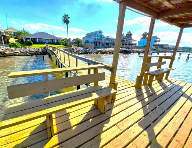 Building Photo - 402 1/2 Avenue A