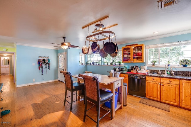 Photo - 2251 Markham Ave