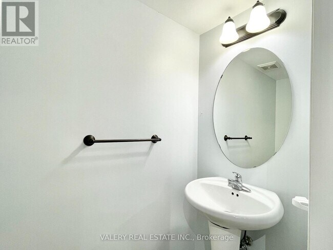 Photo - 2788 Eglinton Ave E