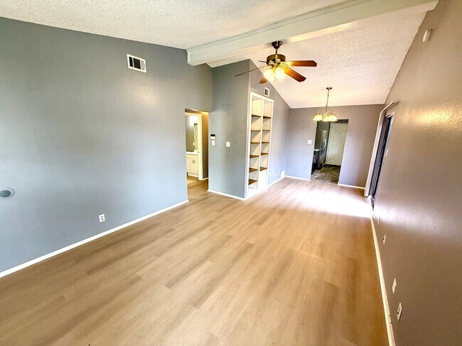 Photo - 5310 Gawain Dr Unidad 5310 Gawain Dr