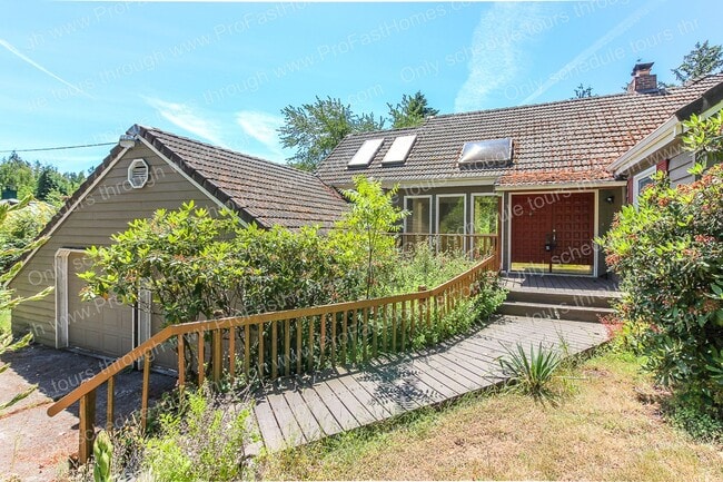 Building Photo - 7840 SW West Slope Dr